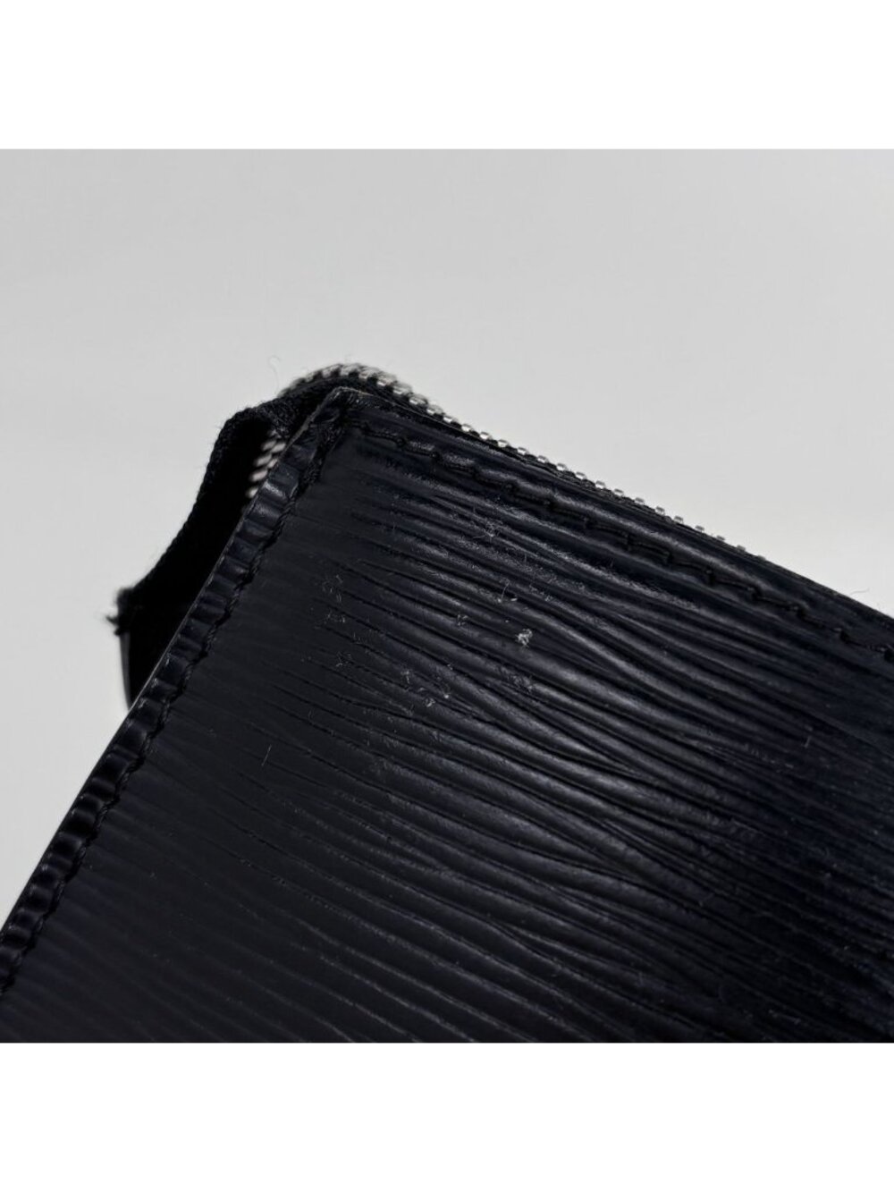 Louis Vuitton Pochette Makeup Cosmetics Handbag Pouch Epi Noir - Picture 4 of 9